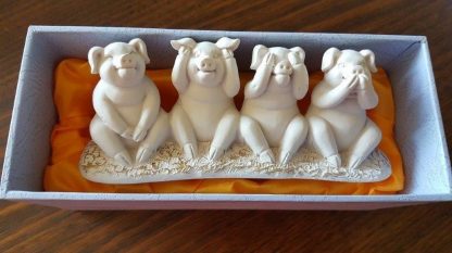 The Four Pigs of Right Behaviour Statue – 15 cm - Image 5