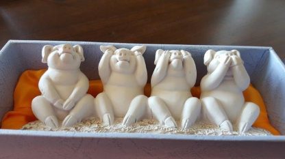 The Four Pigs of Right Behaviour Statue – 15 cm - Image 6